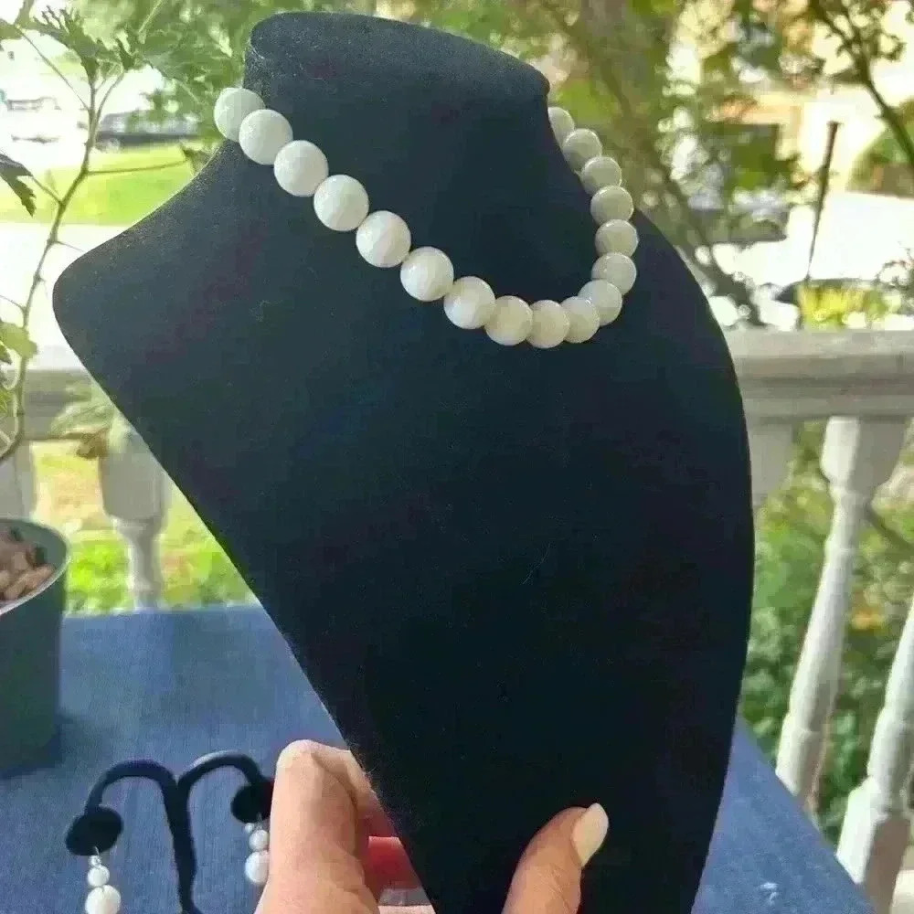🏖️ Summer Jewelry SALE!! White beaded necklace and earring set. - Picture 3 of 8